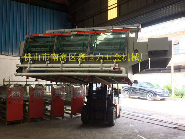 不銹鋼鍋片蝕刻機裝車發貨!